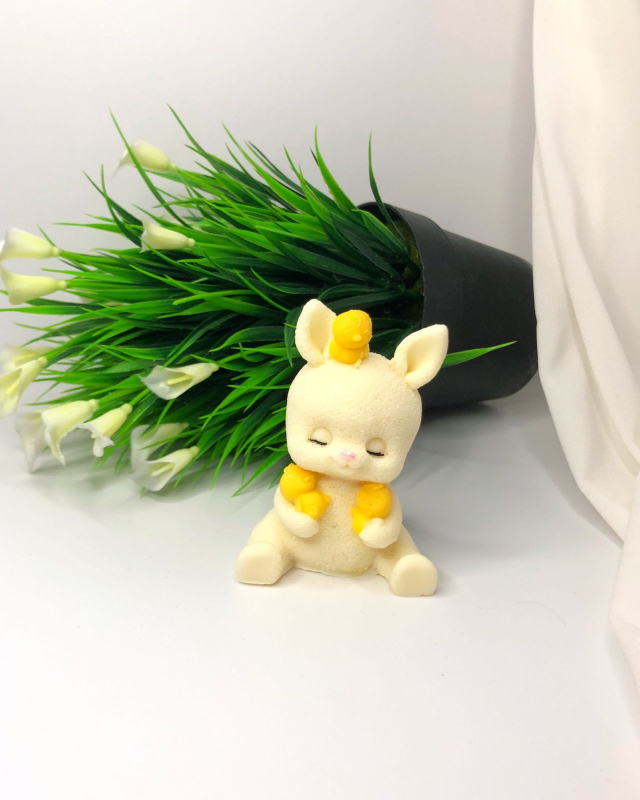 Фигурка из глазури Зайка с цыплятами Изображение Фигурка из глазури Зайка с цыплятами